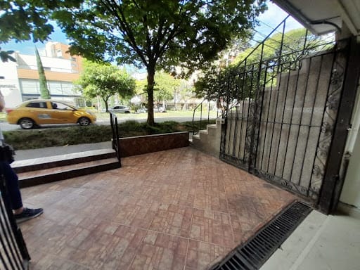 Local en arriendo en Laureles, Medellín, 20 m² · foto 3 de 19