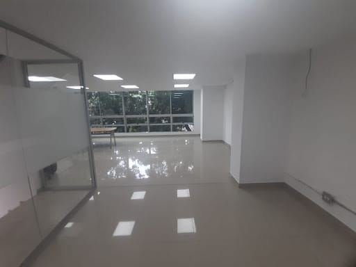Oficina en arriendo en Suramericana, Medellín, 90 m² · foto 3 de 11