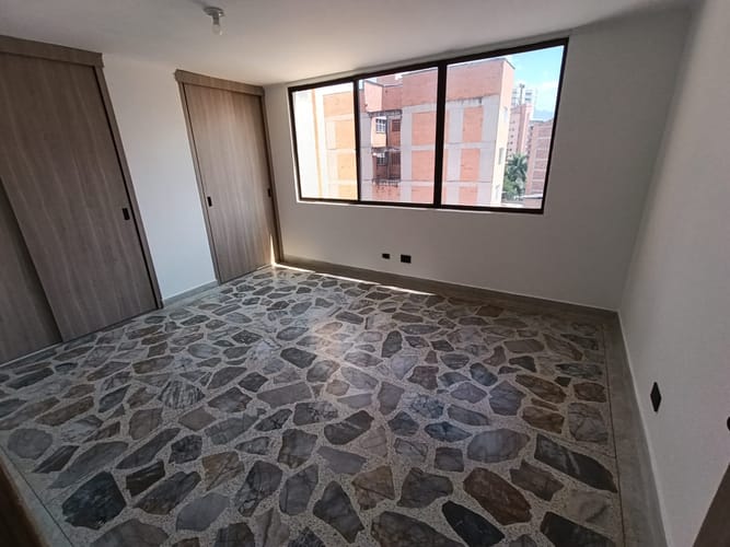 Apartamento de 3 alcobas en arriendo en Laureles, Medellín, 155 m² · foto 2 de 17