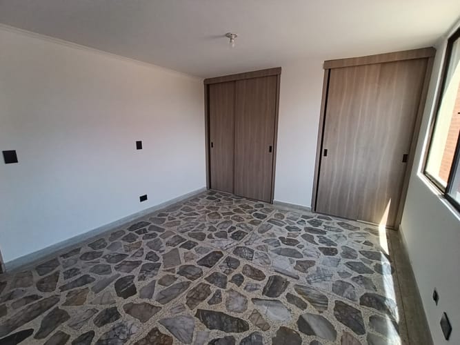 Apartamento de 3 alcobas en arriendo en Laureles, Medellín, 155 m² · foto 3 de 17