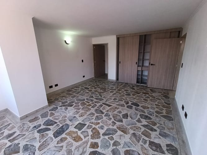Apartamento de 3 alcobas en arriendo en Laureles, Medellín, 155 m² · foto 5 de 17