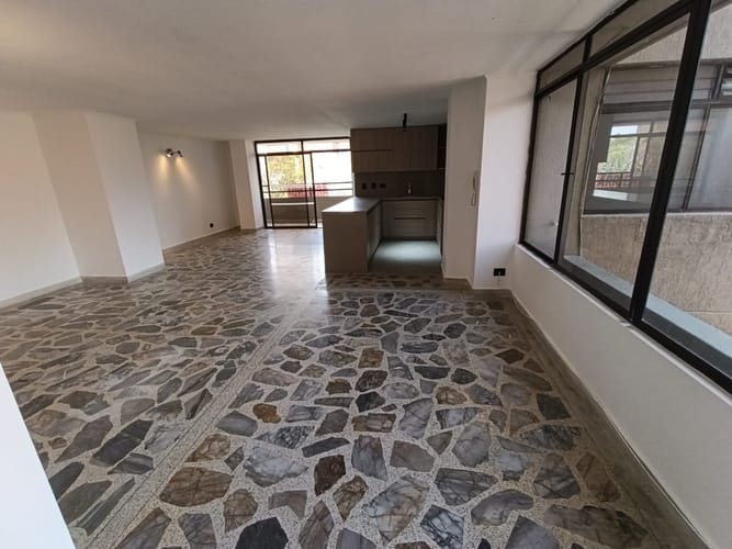 Apartamento de 3 alcobas en arriendo en Laureles, Medellín, 155 m² · foto 8 de 17