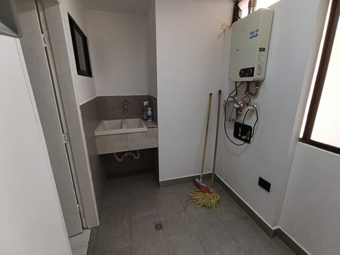Apartamento de 3 alcobas en arriendo en Laureles, Medellín, 155 m² · foto 10 de 17