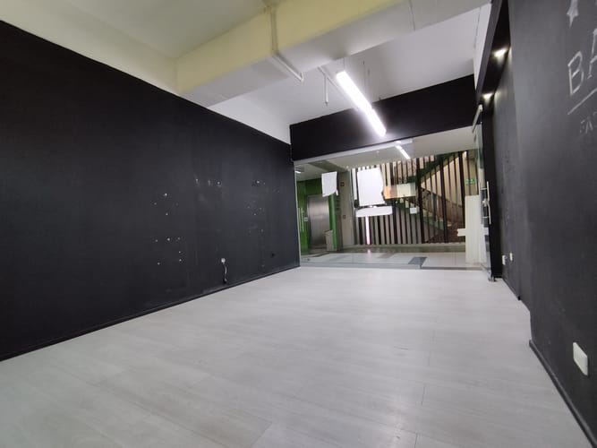 Local en arriendo en El Poblado, Medellín, 28 m² · foto 3 de 6