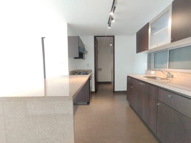 Apartamento de 2 alcobas en arriendo en El Poblado, Medellín, 91 m² · foto 13 de 20
