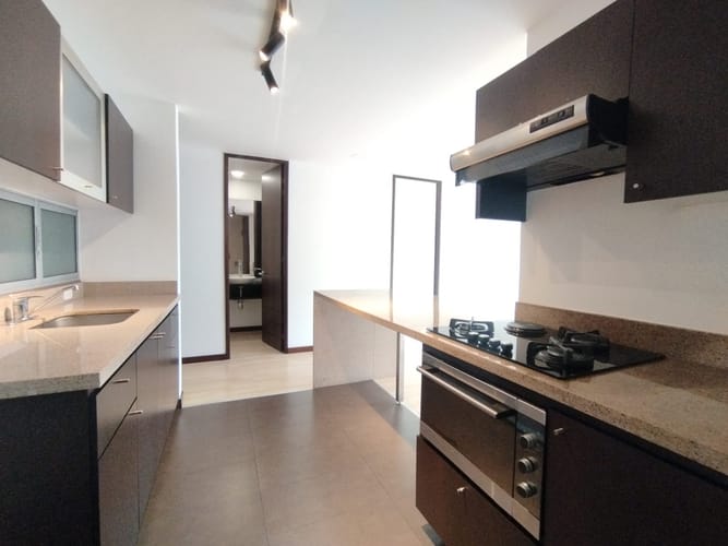 Apartamento de 2 alcobas en arriendo en El Poblado, Medellín, 91 m² · foto 17 de 20