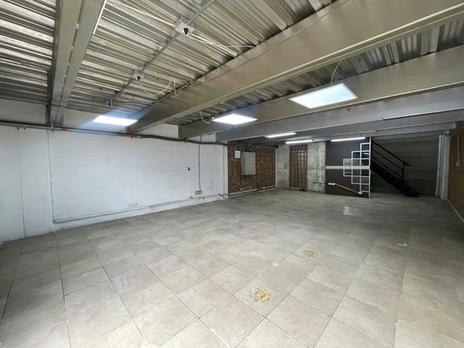 Local en arriendo en Laureles, Medellín, 130 m² · foto 2 de 9