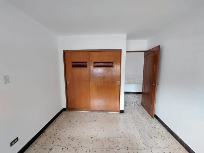 Casa de 4 alcobas en arriendo en Laureles, Medellín, 232 m² · foto 3 de 20