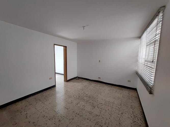 Casa de 4 alcobas en arriendo en Laureles, Medellín, 232 m² · foto 7 de 20