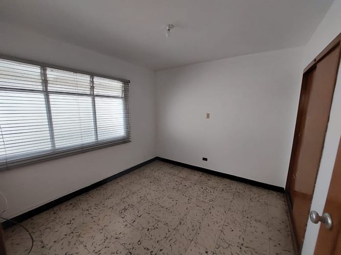 Casa de 4 alcobas en arriendo en Laureles, Medellín, 232 m² · foto 8 de 20