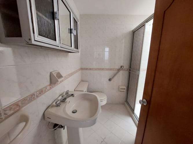 Casa de 4 alcobas en arriendo en Laureles, Medellín, 232 m² · foto 16 de 20