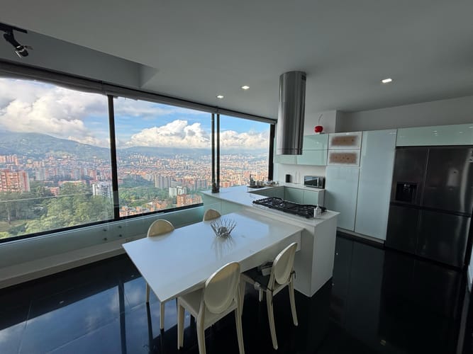 Apartamento en arriendo en Urbanización Las Cumbres, Medellín · foto 6 de 18