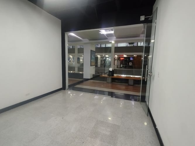 Local en arriendo en El Poblado, Medellín, 35 m² · foto 2 de 14