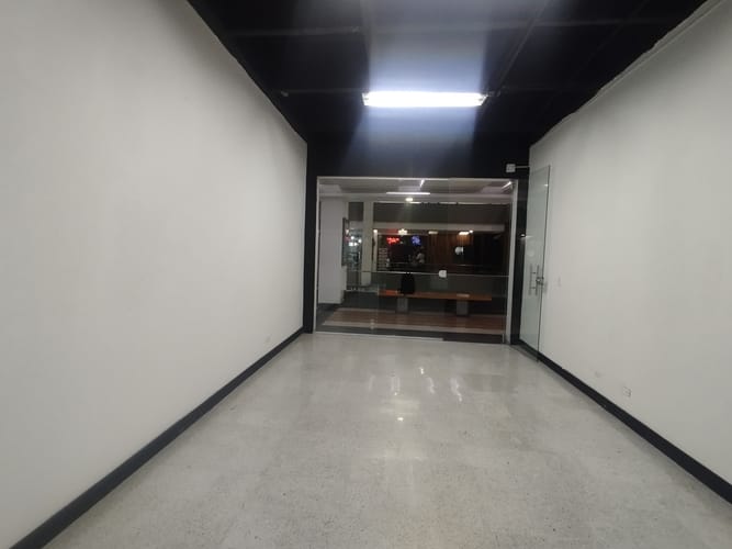 Local en arriendo en El Poblado, Medellín, 35 m² · foto 4 de 14