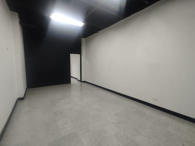 Local en arriendo en El Poblado, Medellín, 35 m² · foto 6 de 14