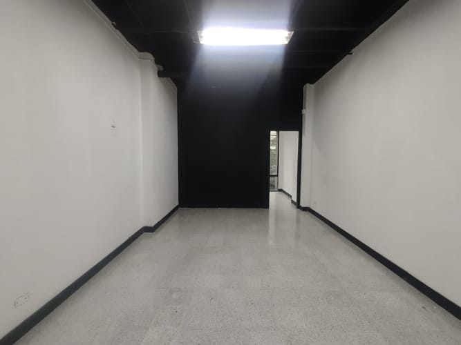 Local en arriendo en El Poblado, Medellín, 35 m² · foto 7 de 14