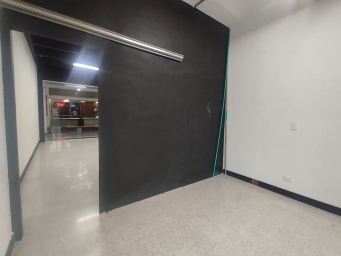 Local en arriendo en El Poblado, Medellín, 35 m² · foto 12 de 14