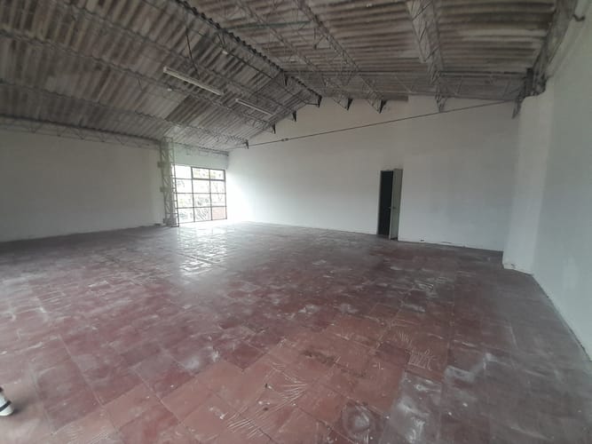 Bodega en arriendo en Laureles, Medellín, 200 m² · foto 2 de 15