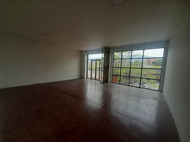 Bodega en arriendo en Laureles, Medellín, 200 m² · foto 3 de 15