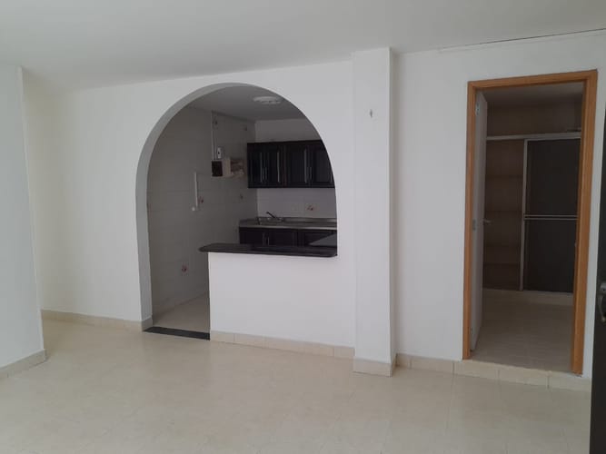 Casa de 3 alcobas en arriendo en Los Alcazares, Medellín, 91 m² · foto 2 de 20