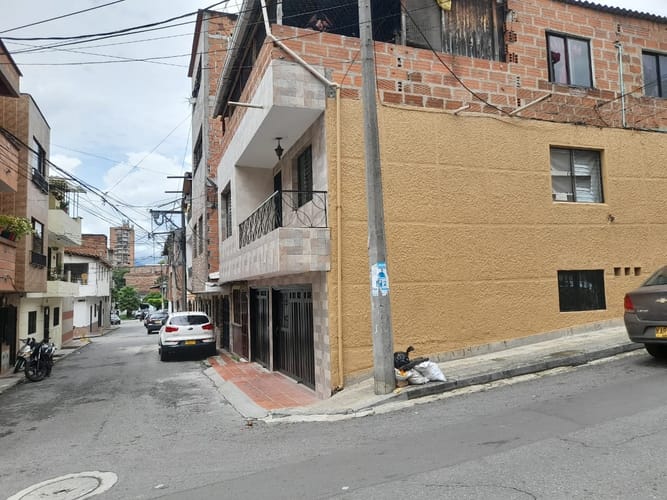Casa de 3 alcobas en arriendo en Los Alcazares, Medellín, 91 m² · foto 4 de 20