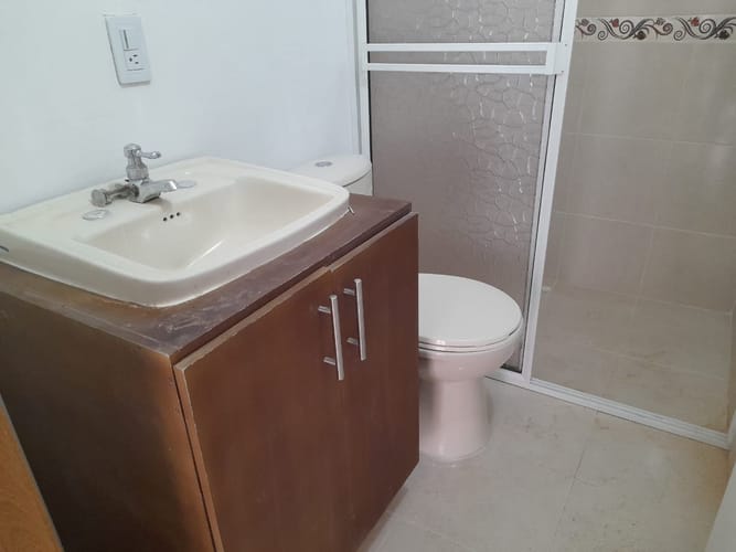 Casa de 3 alcobas en arriendo en Los Alcazares, Medellín, 91 m² · foto 8 de 20