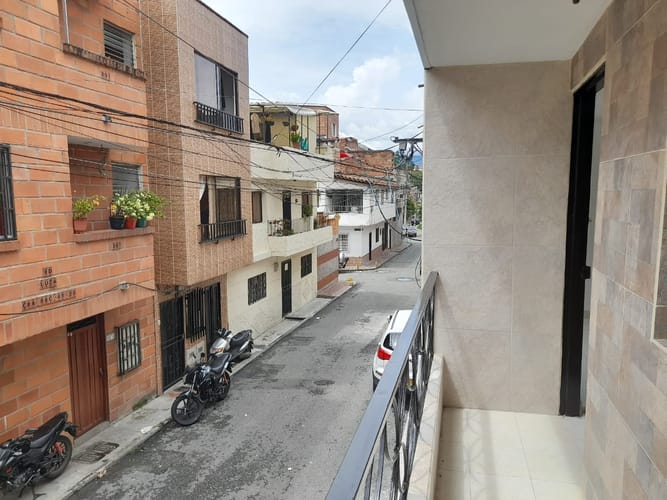Casa de 3 alcobas en arriendo en Los Alcazares, Medellín, 91 m² · foto 14 de 20