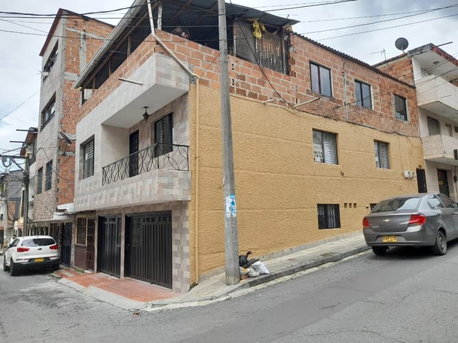 Casa de 3 alcobas en arriendo en Los Alcazares, Medellín, 91 m² · foto 16 de 20
