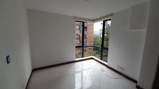 Apartamento de 3 alcobas en arriendo en Urbanización Las Cumbres, Medellín, 187 m² · foto 2 de 13