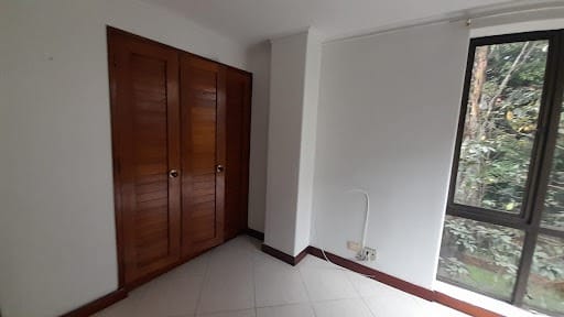 Apartamento de 3 alcobas en arriendo en Urbanización Las Cumbres, Medellín, 187 m² · foto 3 de 13