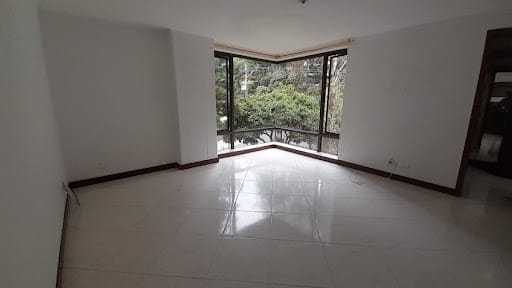Apartamento de 3 alcobas en arriendo en Urbanización Las Cumbres, Medellín, 187 m² · foto 5 de 13