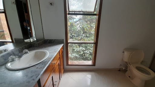 Apartamento de 3 alcobas en arriendo en Urbanización Las Cumbres, Medellín, 187 m² · foto 8 de 13