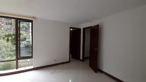Apartamento de 3 alcobas en arriendo en Urbanización Las Cumbres, Medellín, 187 m² · foto 9 de 13