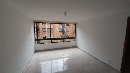 Apartamento de 3 alcobas en arriendo en Urbanización Las Cumbres, Medellín, 187 m² · foto 10 de 13