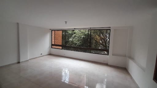 Apartamento de 3 alcobas en arriendo en Urbanización Las Cumbres, Medellín, 187 m² · foto 11 de 13