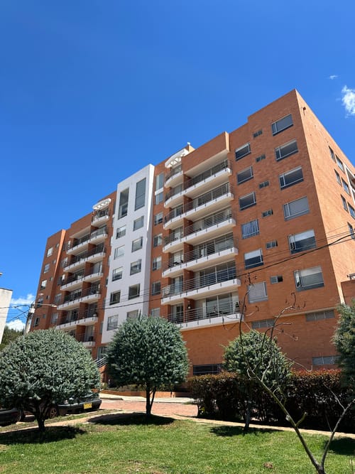 Apartamento de 3 alcobas en venta en Tunja, Tunja, 112 m² · foto 2 de 16