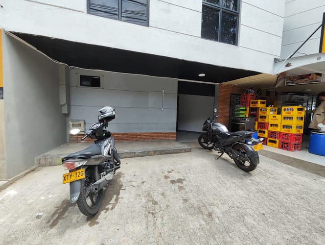 Local en arriendo en Laureles, Medellín, 40 m² · foto 7 de 8