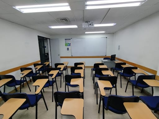 Oficina en arriendo en La Candelaria, Medellín, 235 m² · foto 3 de 20