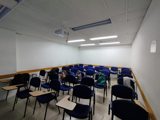 Oficina en arriendo en La Candelaria, Medellín, 235 m² · foto 9 de 20