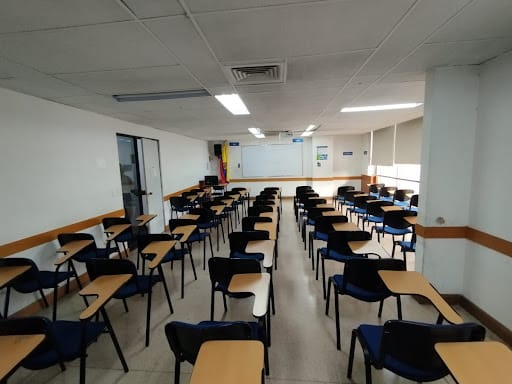Oficina en arriendo en La Candelaria, Medellín, 235 m² · foto 15 de 20