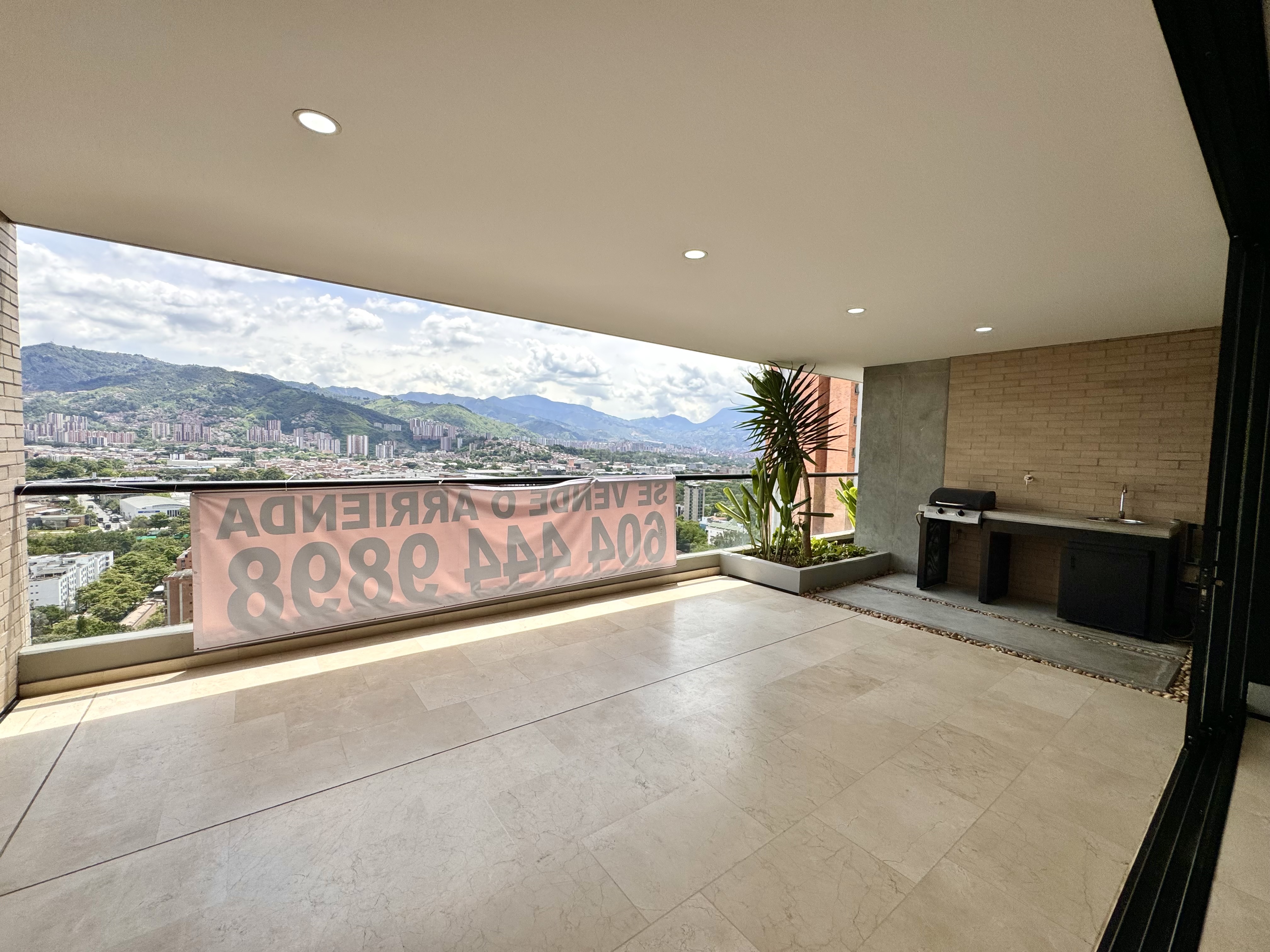 Apartamento en arriendo en El Poblado, Medellín · foto 3 de 19