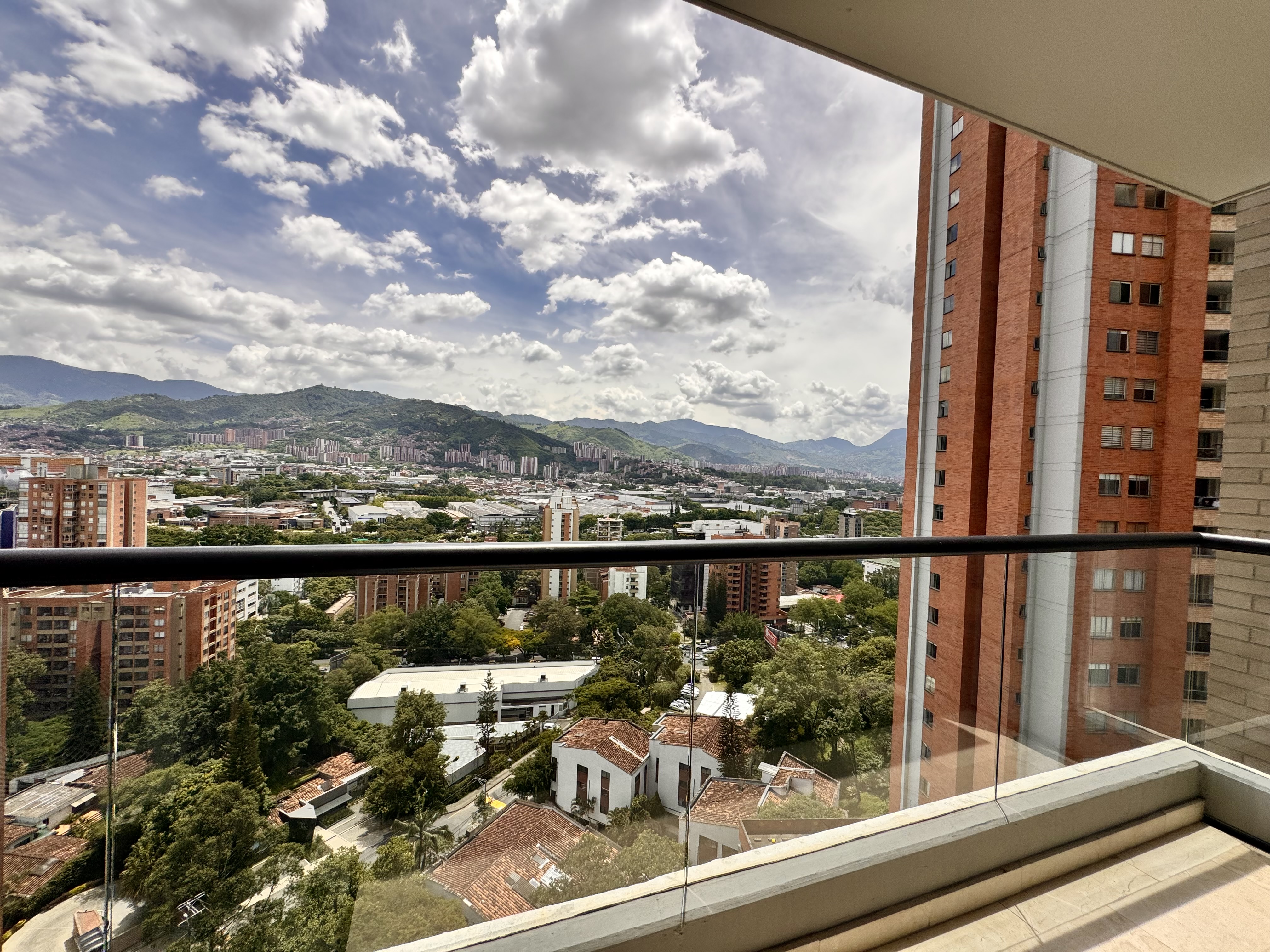 Apartamento en arriendo en El Poblado, Medellín · foto 9 de 19
