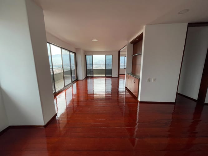 Apartamento de 3 alcobas en arriendo en Belén, Medellín, 225 m² · foto 4 de 20