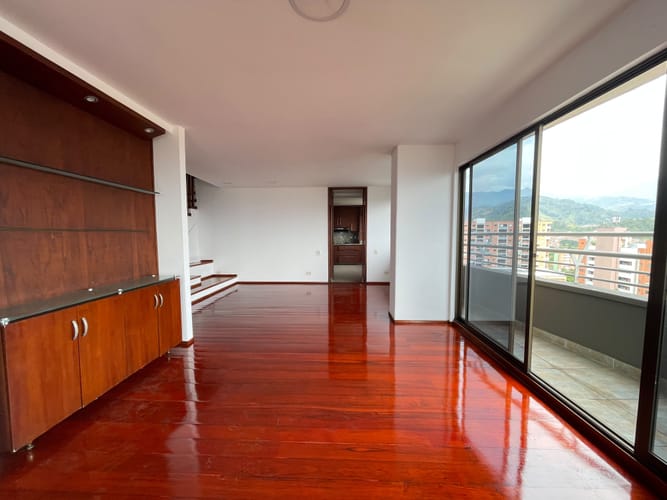 Apartamento de 3 alcobas en arriendo en Belén, Medellín, 225 m² · foto 5 de 20