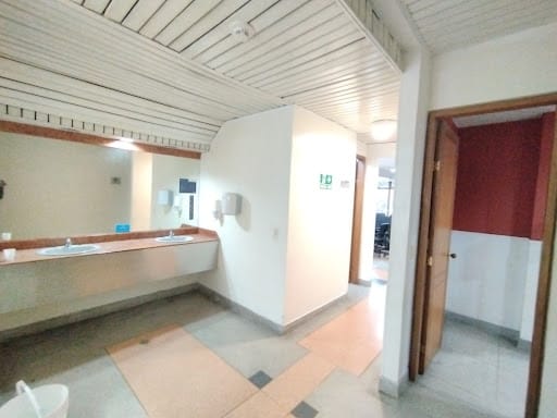 Oficina en arriendo en Zona Industrial No. 2, Itagüí, 2511 m² · foto 8 de 20