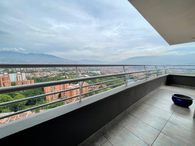 Apartamento de 3 alcobas en arriendo en Belén, Medellín, 225 m² · foto 9 de 20