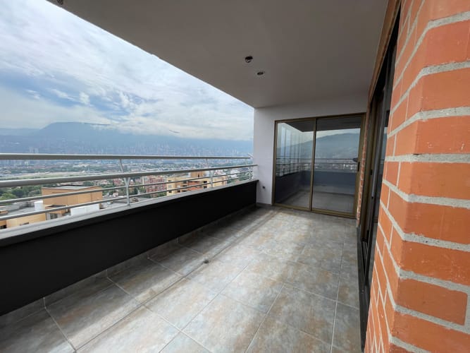 Apartamento de 3 alcobas en arriendo en Belén, Medellín, 225 m² · foto 11 de 20