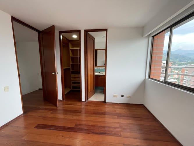 Apartamento de 3 alcobas en arriendo en Belén, Medellín, 225 m² · foto 15 de 20