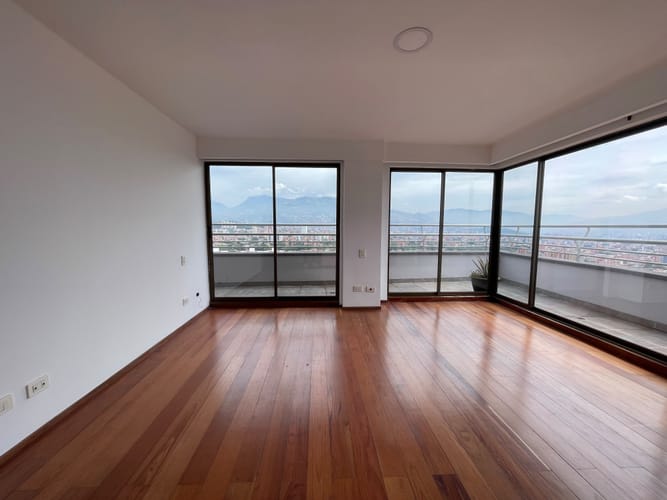 Apartamento de 3 alcobas en arriendo en Belén, Medellín, 225 m² · foto 19 de 20