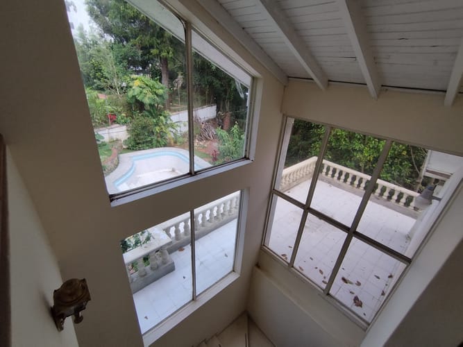 Casa de 6 alcobas en arriendo en Urbanización Las Cumbres, Medellín, 400 m² · foto 2 de 20